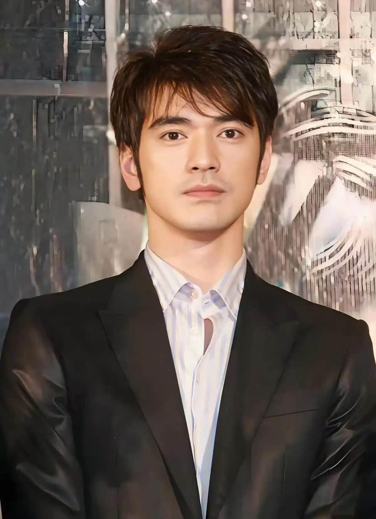 52岁金城武在日本乡下种田。
61岁张曼玉在法国农村养鸡。
59岁王祖贤在加拿大