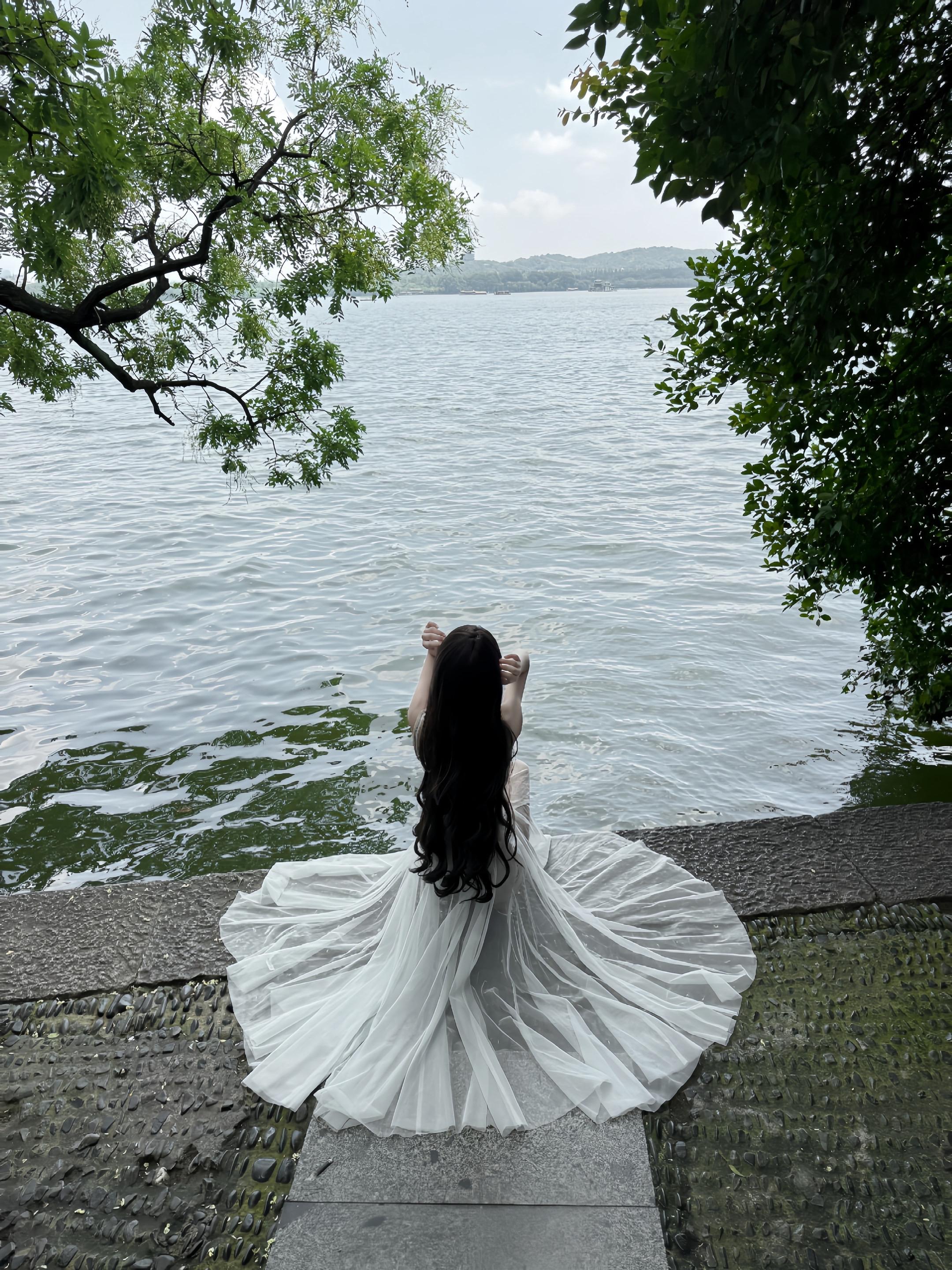 还回得去吗 凌晨说喜欢我那天