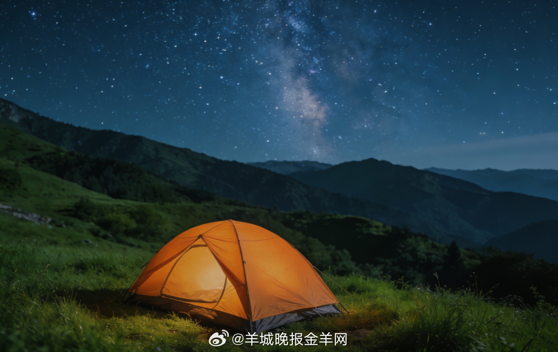 #晚安# 群星拥簇，环山绿野，在帐篷里安然入眠。晚风温柔，夜色安静，把疲惫都放下