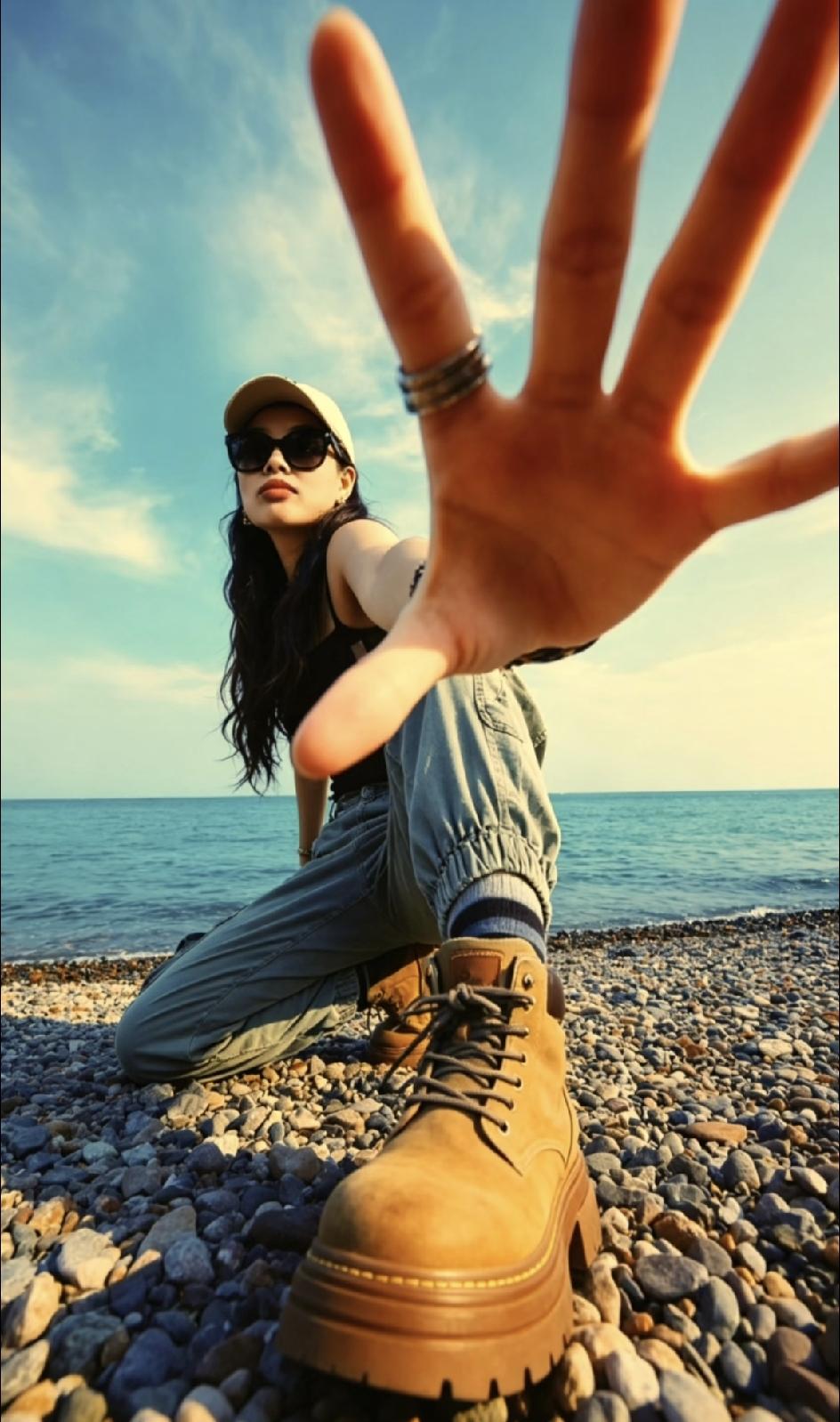 估计国家队教练脸都绿了！
国家队主力王艺迪和石洵瑶组队的女双组合，0：3不敌小将
