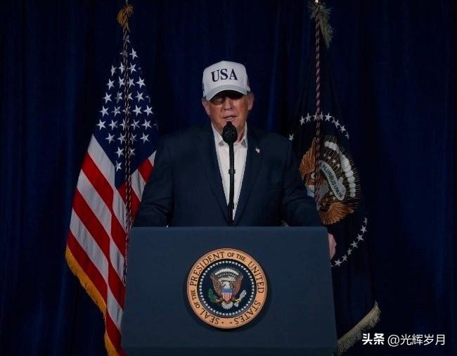 美帝正式向伊朗当局宣战，誓言内衣政府若不投降必将被消灭。与此同时，特朗普忘不了用