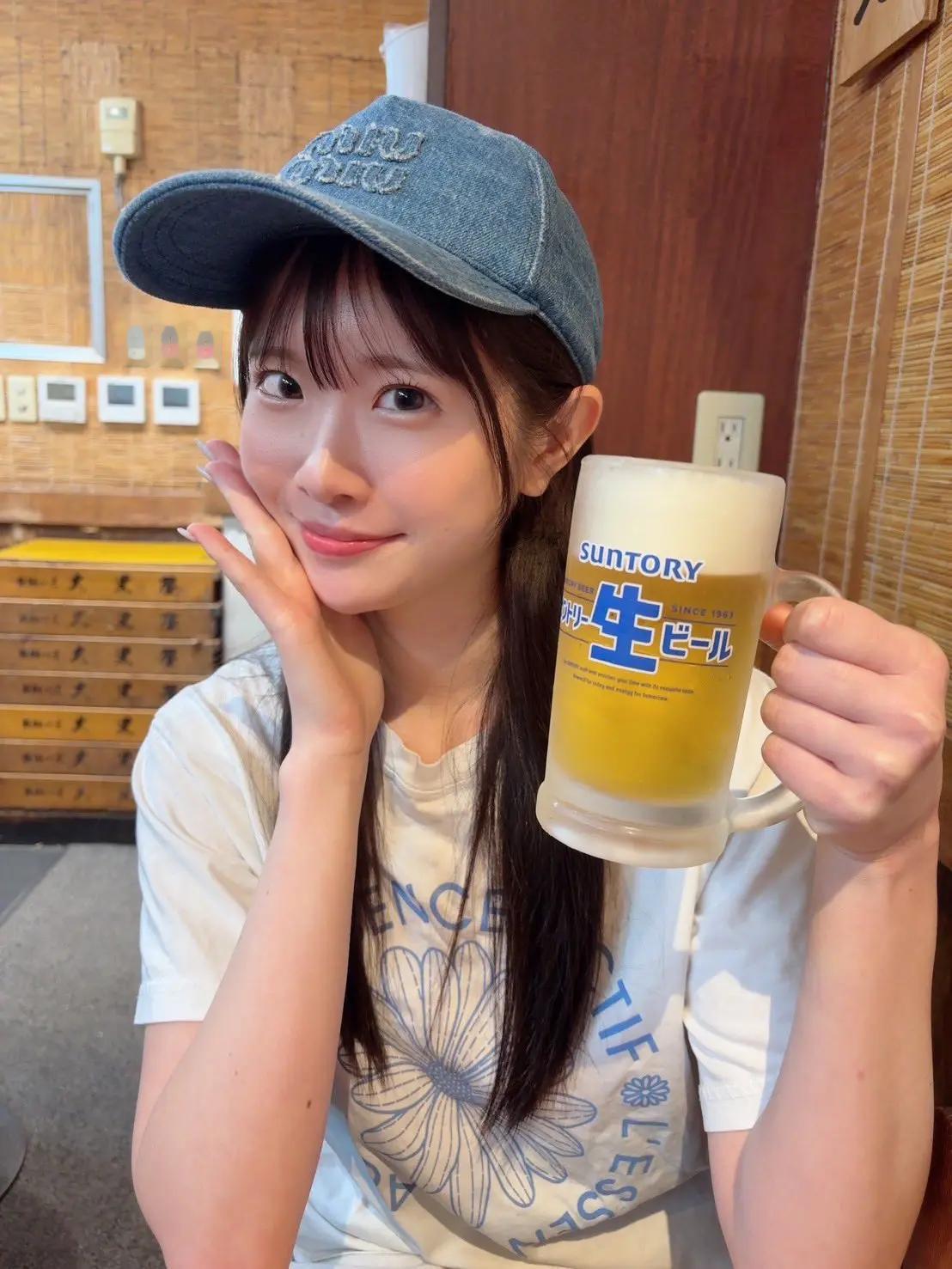 撮影終わりオフショット🍺白上咲花 スタッフ美式甜心 棒球少女
