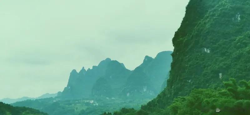 下联：山山水水山水易见。
2026年6月20日七点二十四分，看到上联我盯着窗外还