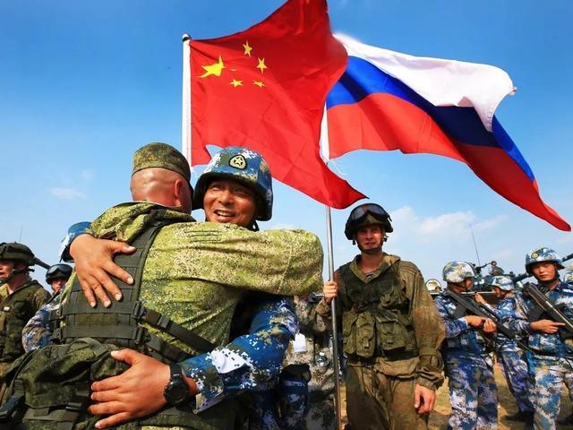 7月7日正在青岛推进的中俄“海上联合-2026”联合演习，早已不是普通的双边海军