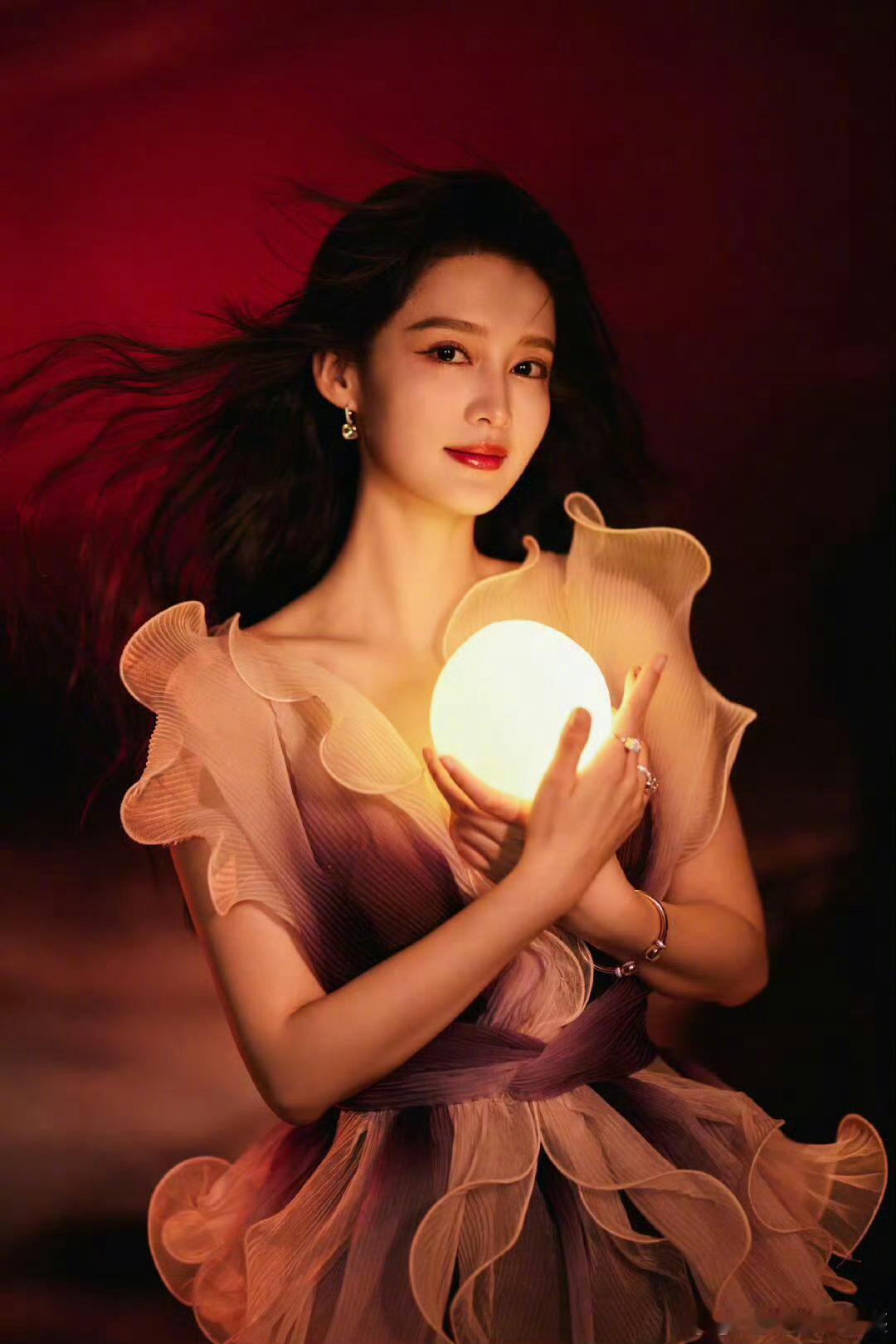 李沁小身板大能量看李沁照顾马思纯好暖心这就是小身板大能量，李沁如此暖完全戳中我了