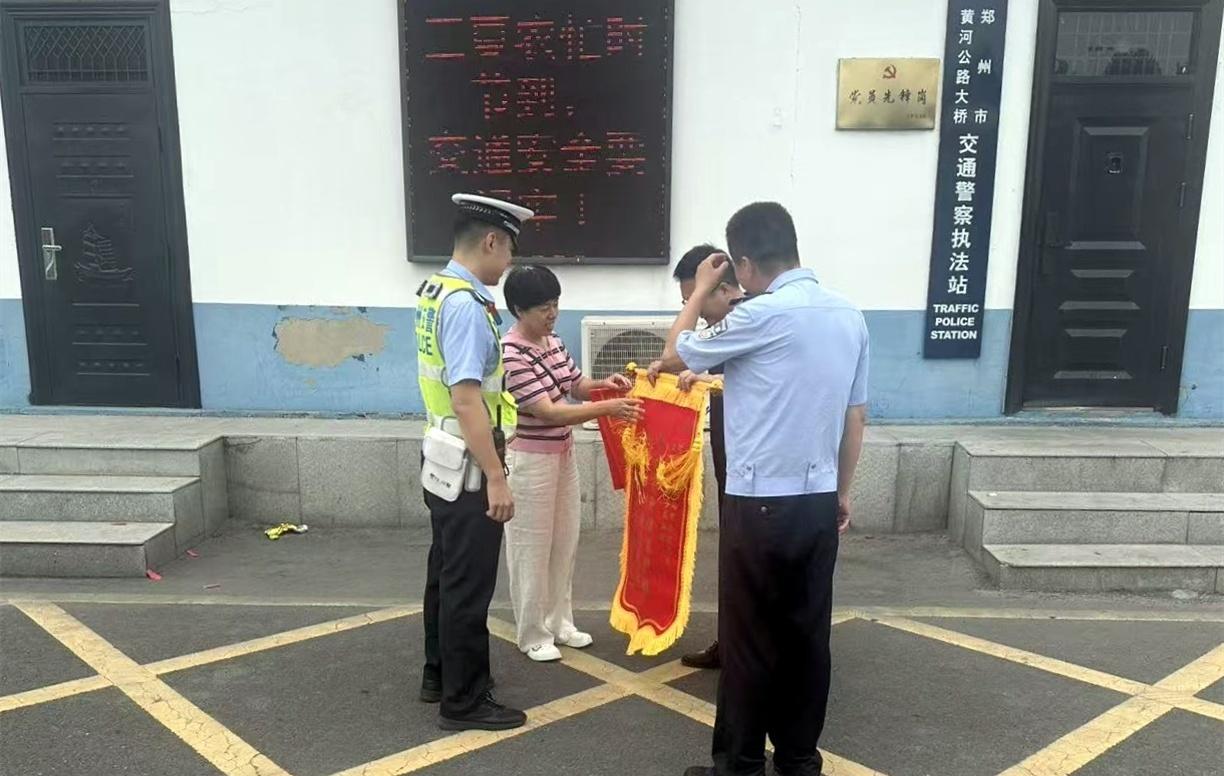 【锦旗暖人心，护航显担当】5月6日晚，商丘孙先生突发心脏病急需转院至河南省人民医
