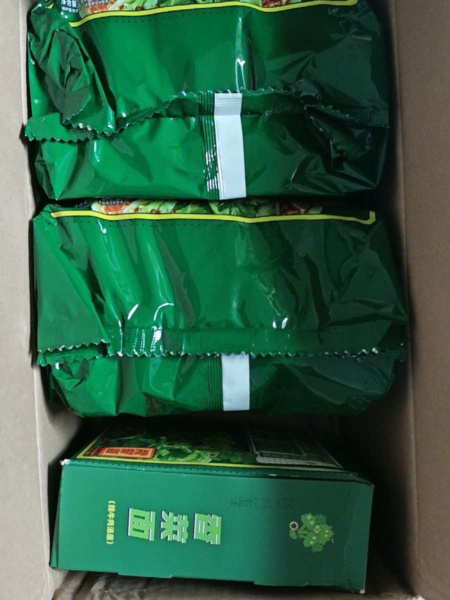 我妈是“白象方便面”的忠粉，近年家中常年囤货，而且还是换着花样买。问了一嘴，怎么