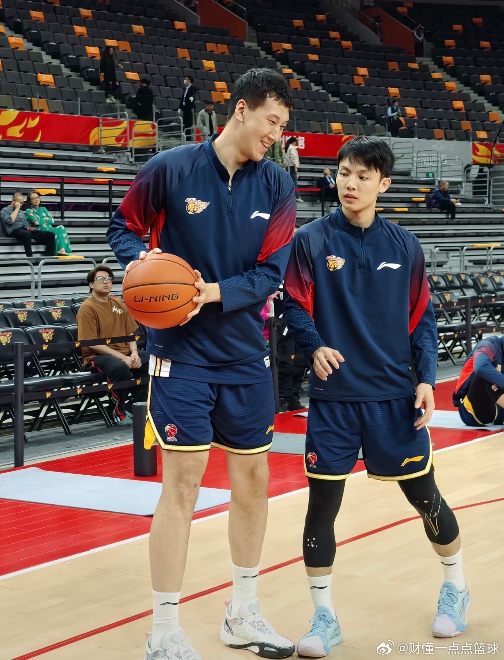 今晚广东男篮VS江苏前瞻：客场乘胜追击，警惕黑马搅局今晚，CBA第28轮，广东宏