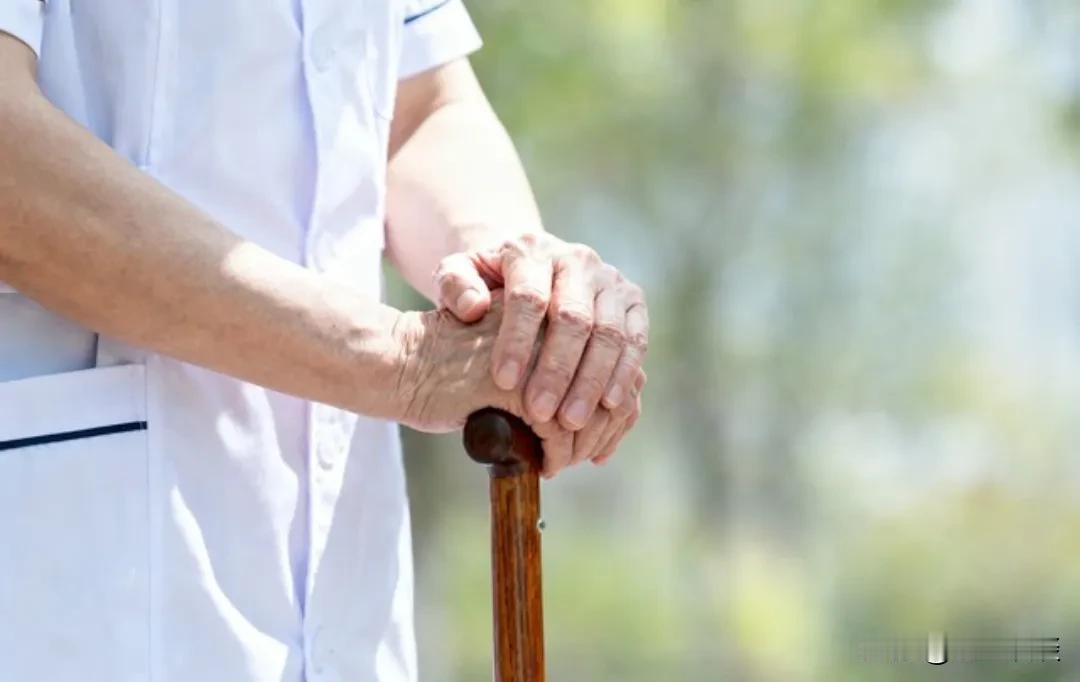 钱和亲情，你觉得哪个重要？

我小叔和二伯成年之后，就一直在大城市工作，没有在老