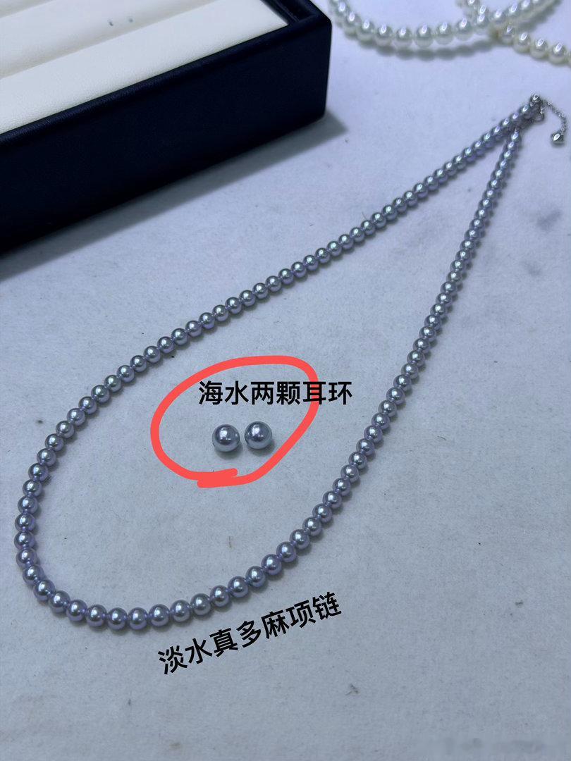 给客人选珍珠 