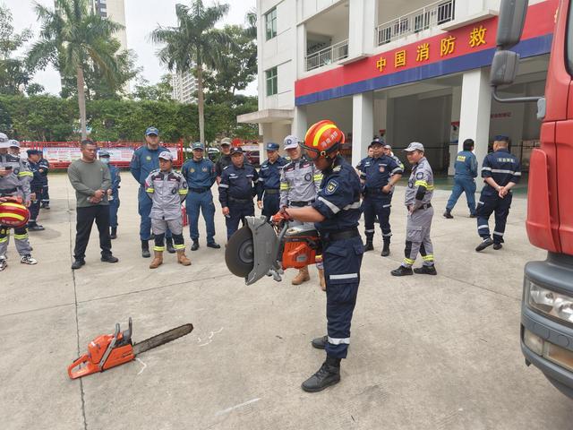 海口秀英消防联合多支社会救援力量实训强能打通基层救援“最后一公里”