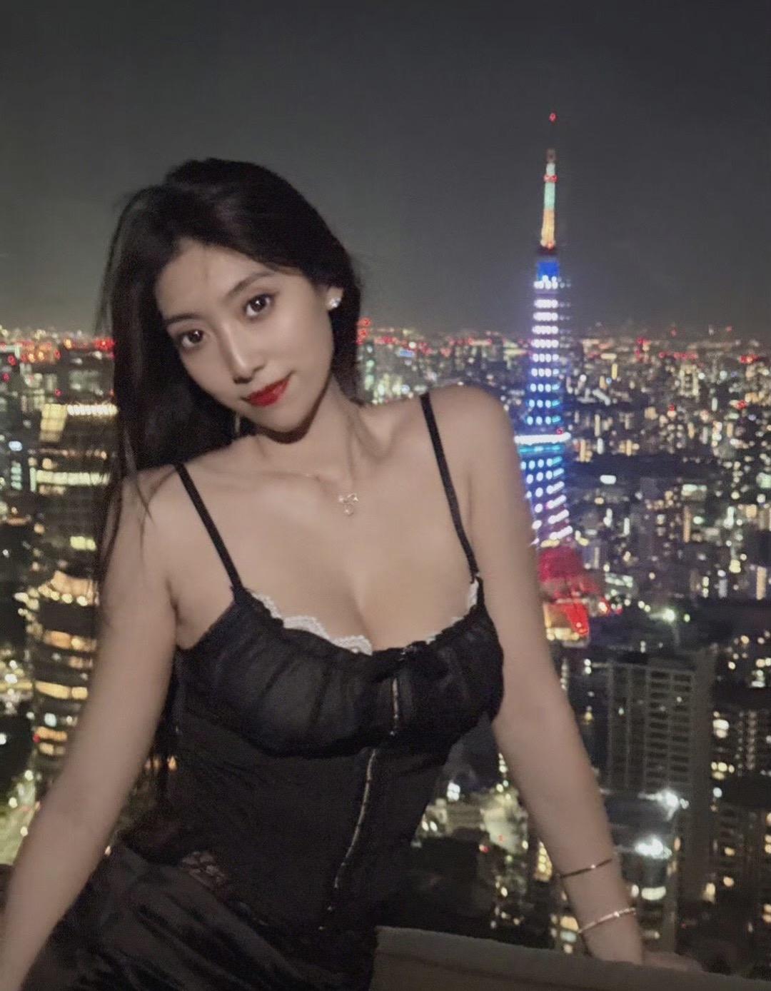 但你看我的眼神比它熟～dou上热门 御姐 夜景 女神