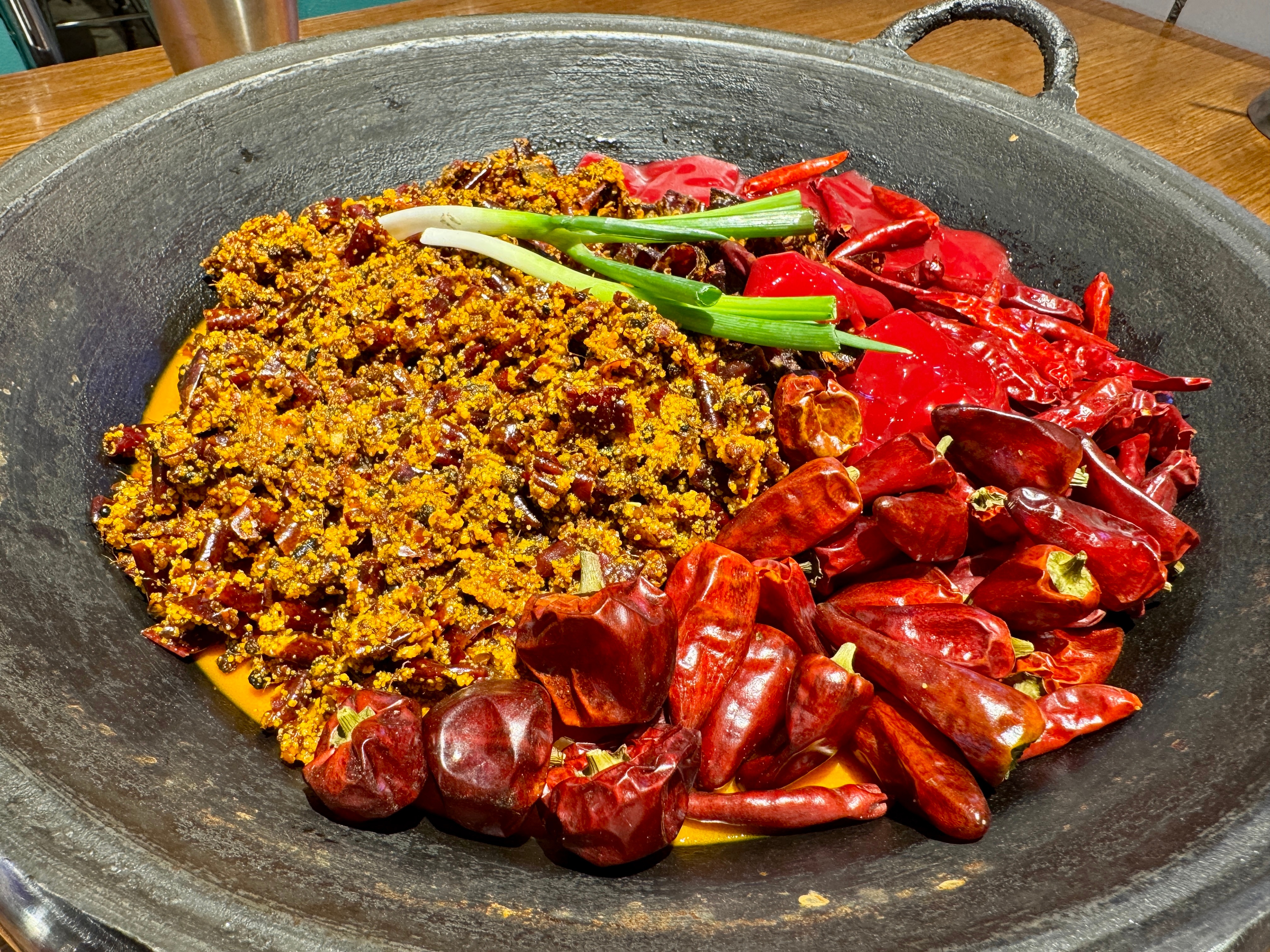 喜欢在成都吃重庆火锅，味道真不错  ​​​