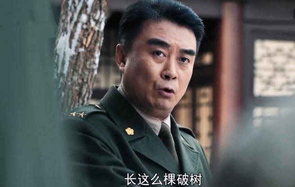 杜聿明集团30万人逃出徐州西撤时，被华东野战军围困在陈官庄，突围不得。这时，邱清