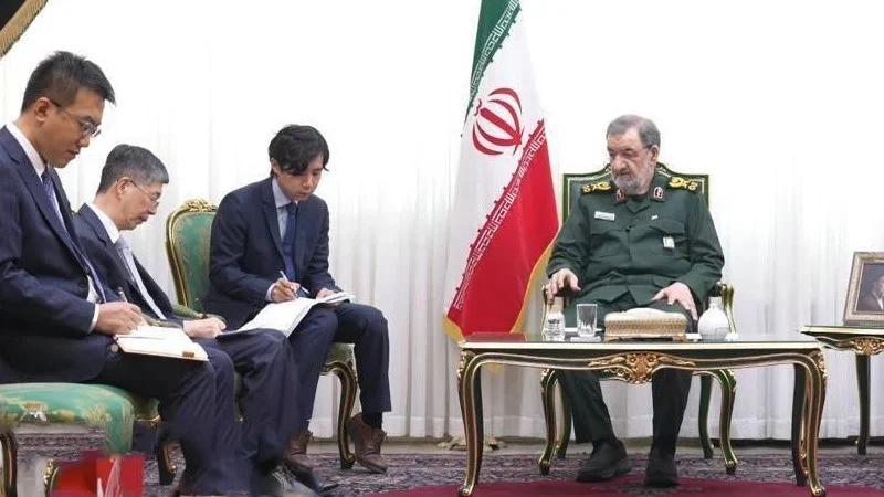 伊朗强硬派刚掌安全大权，首秀便喊话中国，提及两国战略协议。这“示好”背后，是德黑
