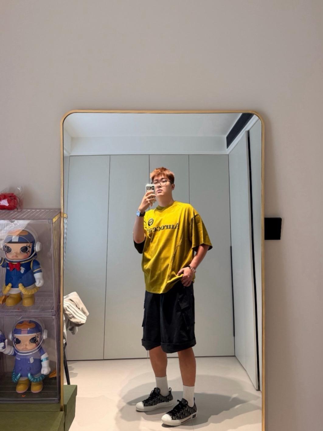 镜子脏了🤳。