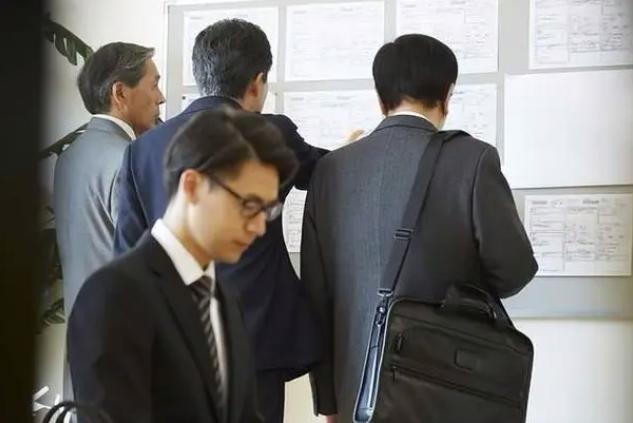 什么叫人情世故？当领导问你“有空吗？”低情商的人直接回复没空，高情商的人是这样说