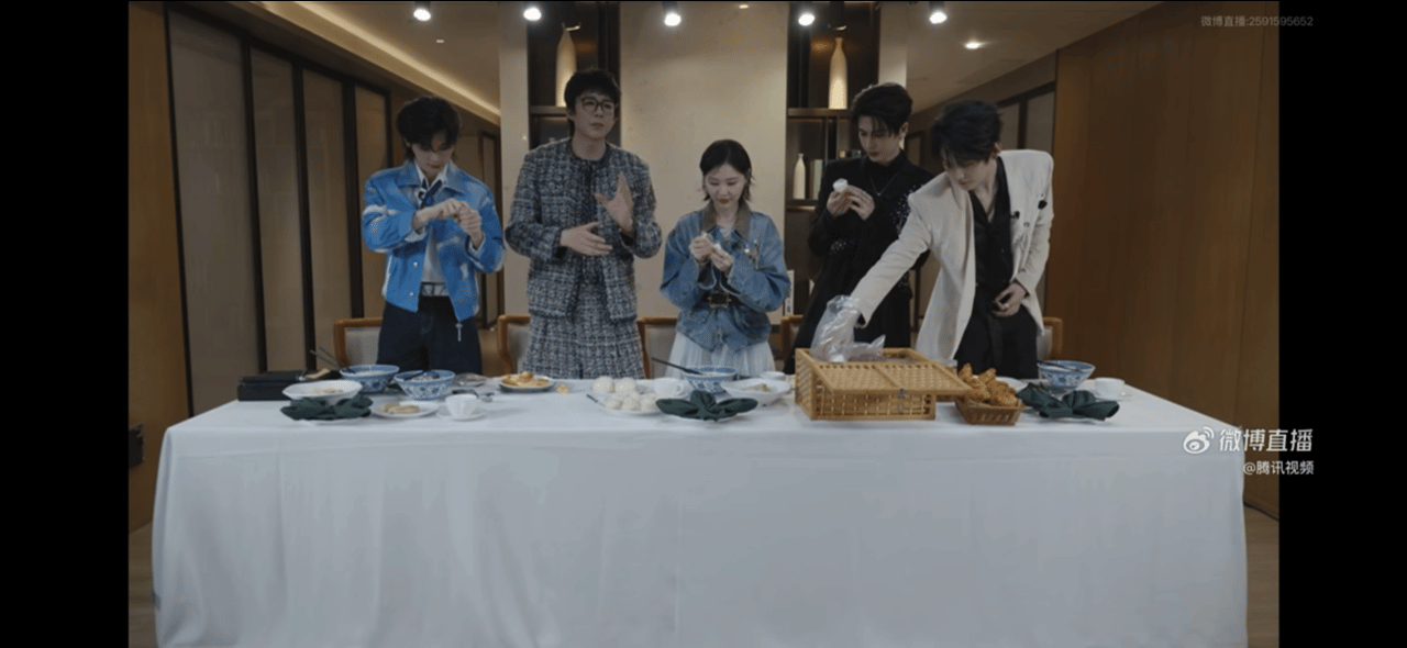 迪丽热巴白宇给开推团准备礼物丁程鑫吃了热巴送的酸奶疙瘩 白宇和迪丽热巴虽然没到，