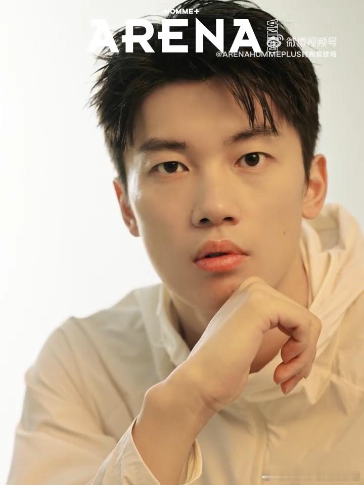 汪顺ARENA三周年封面 ｜与水相拥，更懂水的哲学——Arena Homme 8