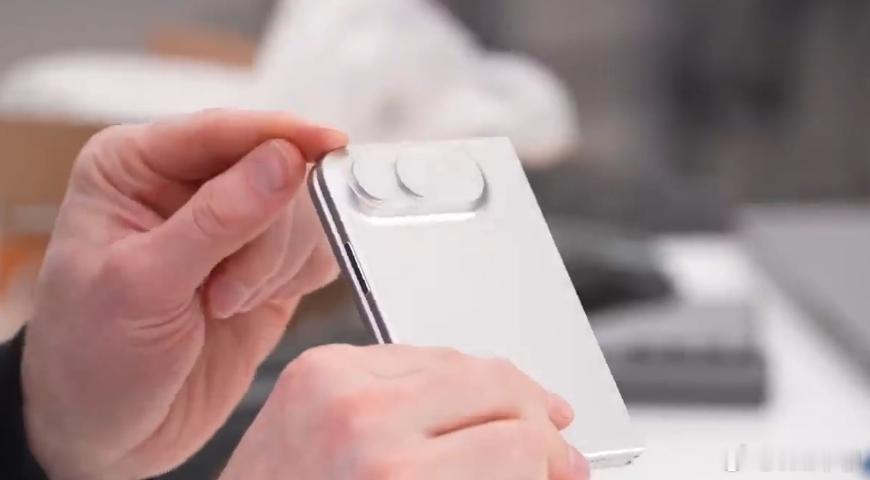 iPhoneUltra机模再上手 之前以为是假新闻，但现在很多自媒体的国内外大佬