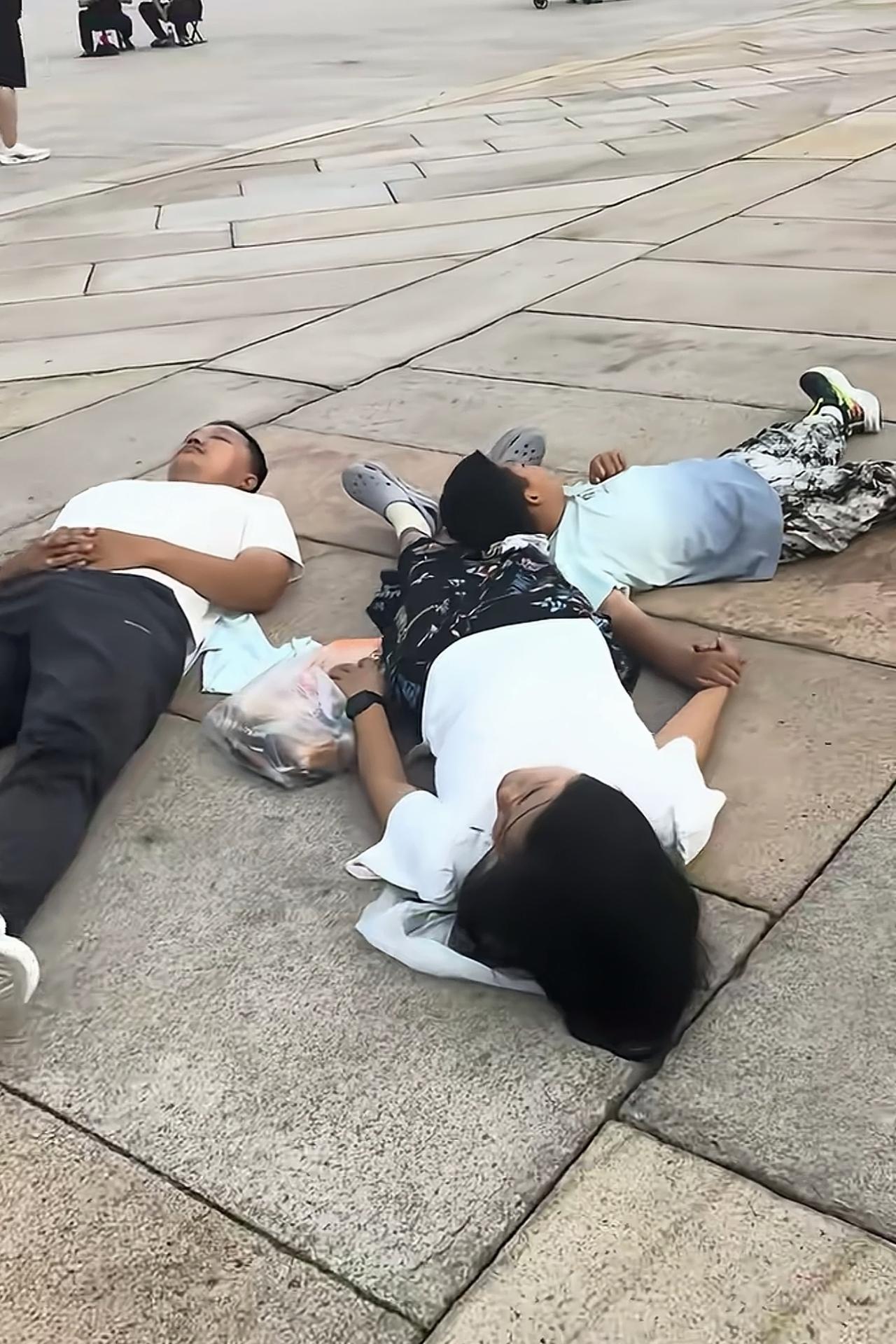 躺在祖国的怀里，睡在祖国的心脏
热爱的具象化