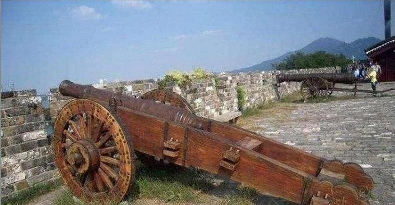 1876年，左宗棠在肃州挖出200年前明朝大炮，试放后居然比湘军洋炮还厉害，老战