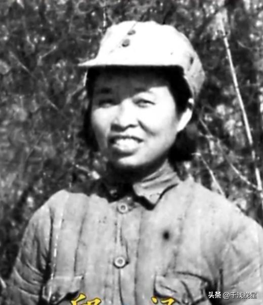 1956年11月的南京城，上万群众自发涌上街头。三位开国上将亲自抬棺，江苏省委第