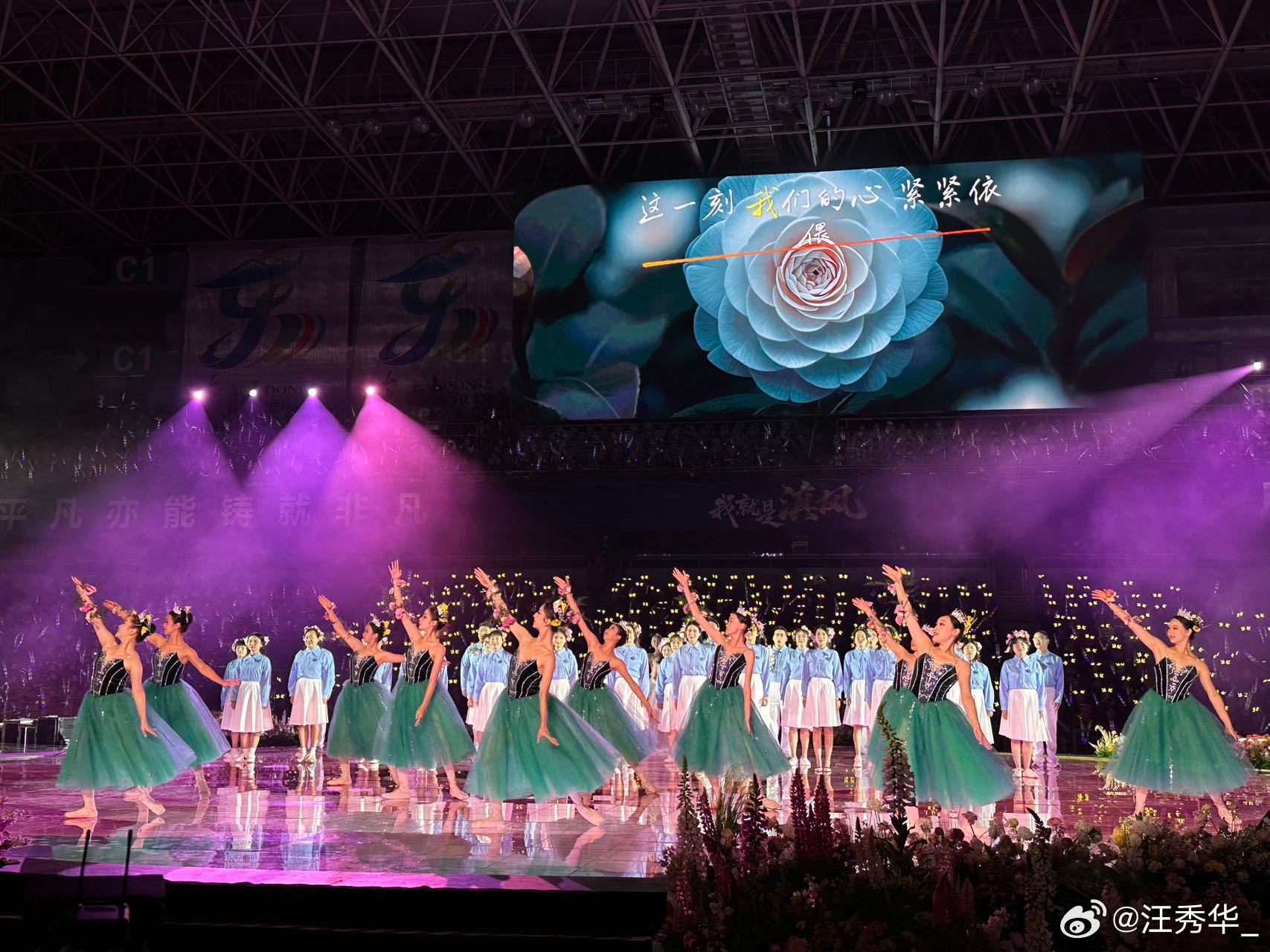 我就是滇风环卫工人走上舞台，不再是默默清扫的背影；快递小哥成为主角，不再是匆匆而