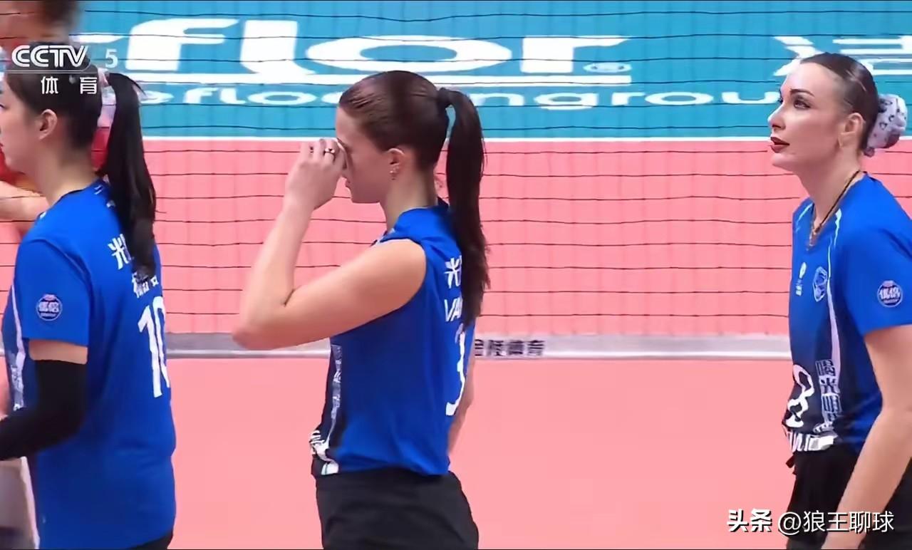 女排联赛决赛首回合，江苏女排零封上海，这个比赛结果令人没有想到，毕竟常规赛上海女
