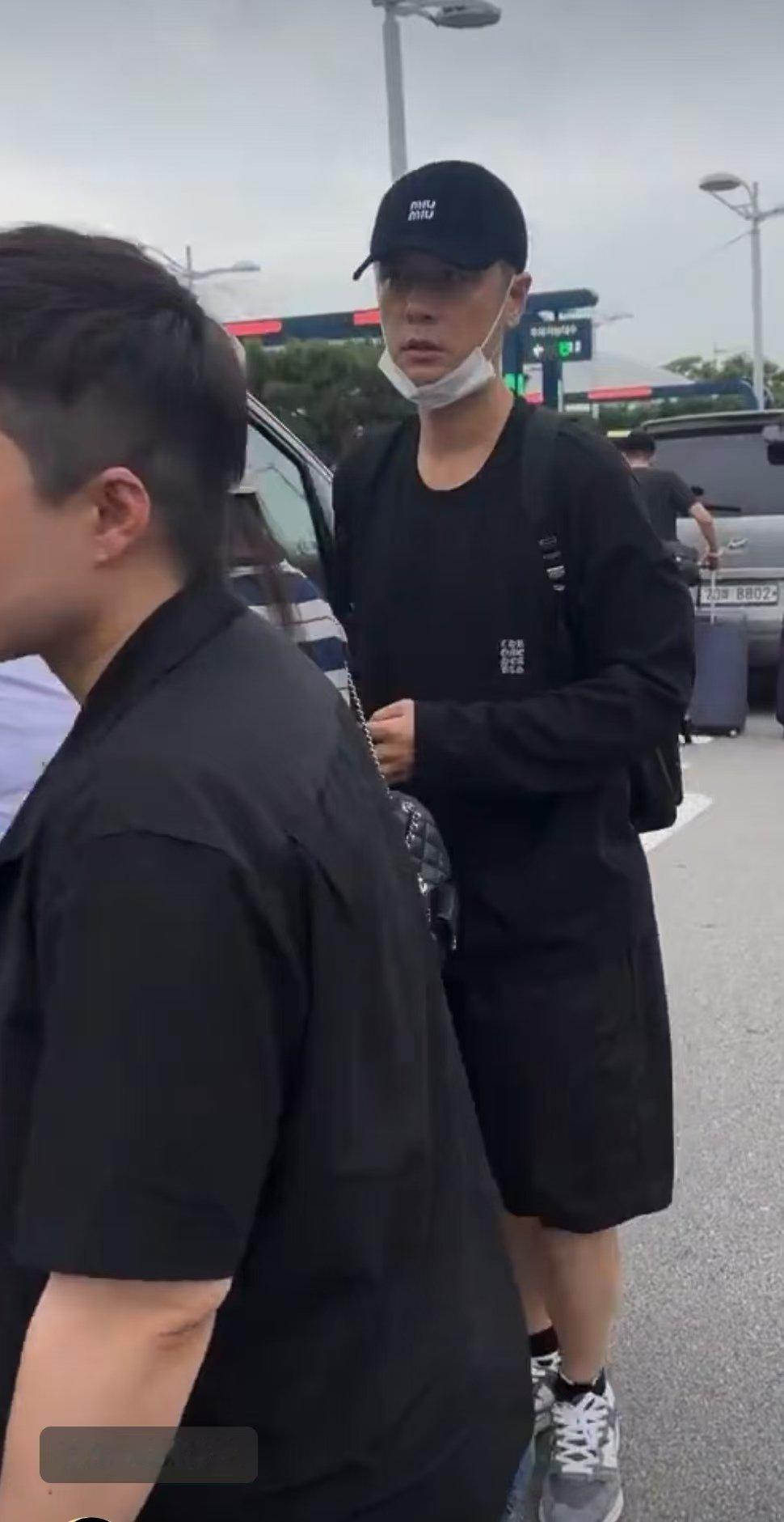 首尔偶遇任重孙骁骁一家首尔机场偶遇任重孙骁骁一家能在首尔偶遇任重孙骁骁和他们的宝