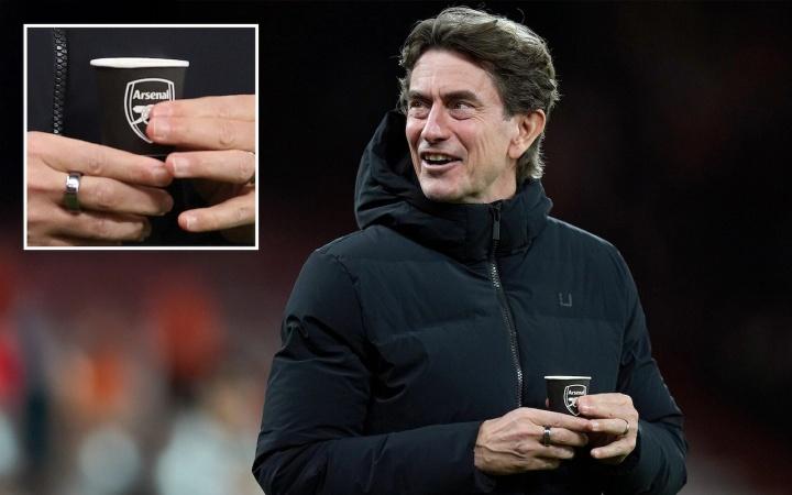 弗兰克下课了！
英超胜率最低BIG6主帅才26.9%，带着热刺8轮不胜，而且离降