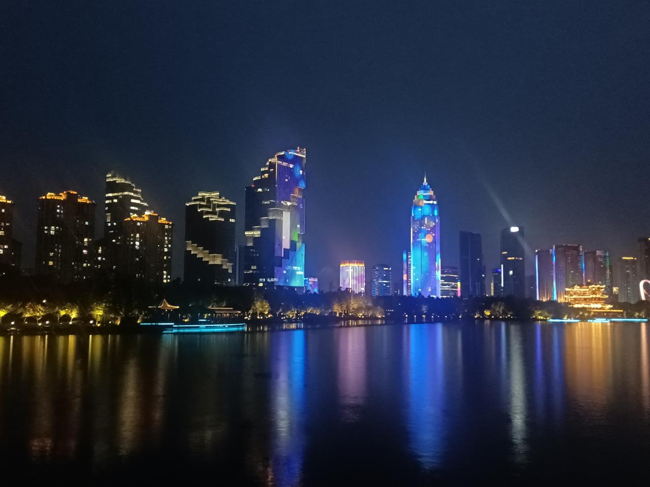 浙江是浙江人的浙江，更是河南人的浙江。历史上，浙江人大多是南宋时从河南迁居而来；