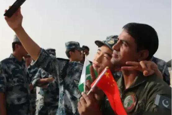 就在刚刚
 
日本政界人士突然宣布了，要将台湾海峡纳入可能的军事介入选项。
近一