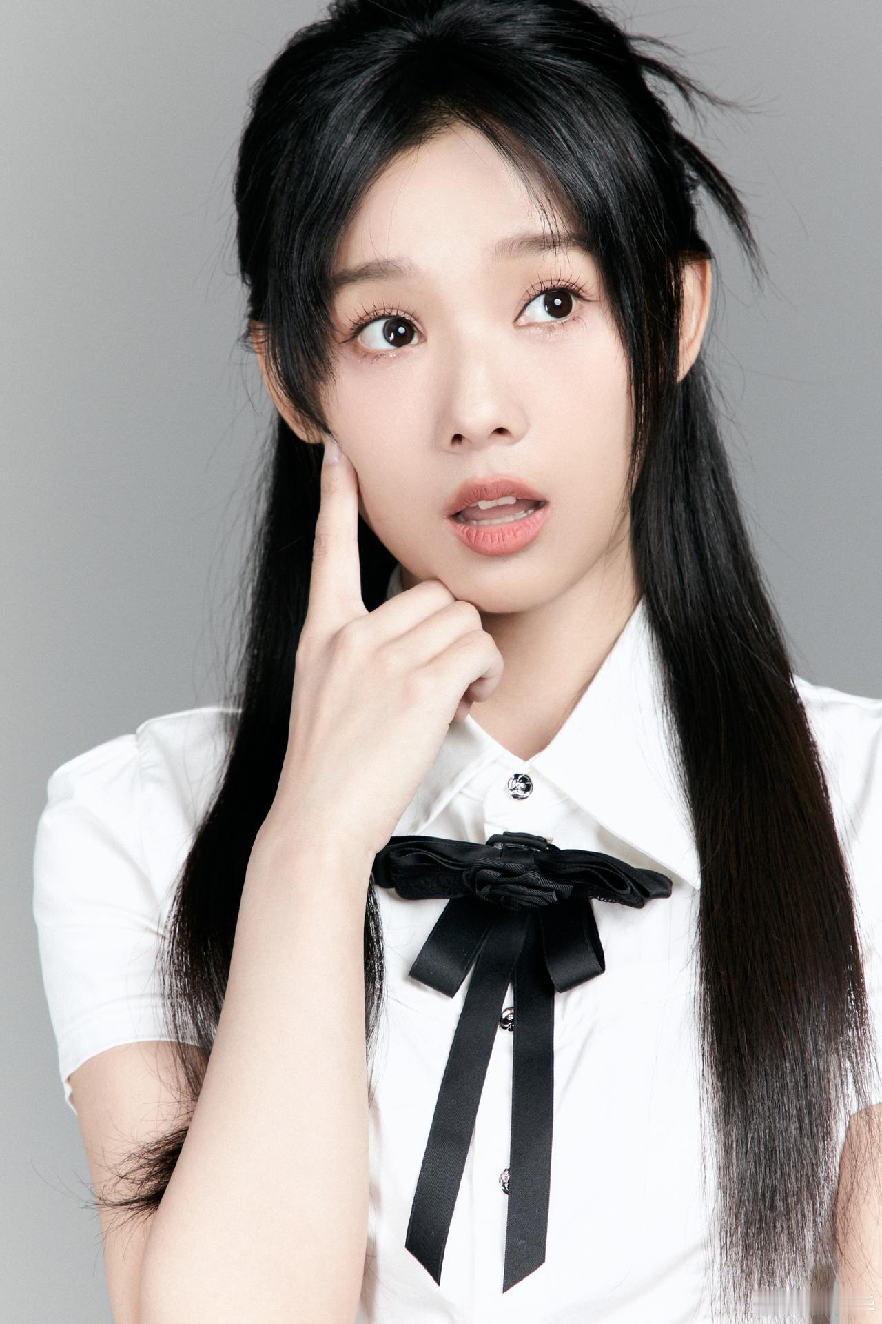 1.杨紫、李现《国色芳华》即将开机。
2.许凯《子夜归》粉丝应援场面宏大，释出路