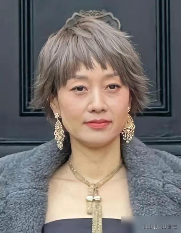 还有人搁那儿替文章意难平？
快歇歇吧，这纯属咸吃萝卜淡操心。
看看人家马伊琍