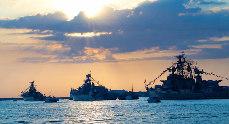 美军15艘军舰围堵伊朗，哪是封锁，分明是霸权霸凌！
2026年4月13日，美军专