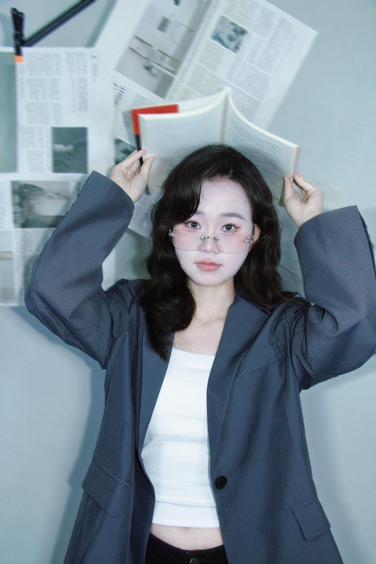 @耶耶缺 杂志风写真韩系写真西装写真单人写真