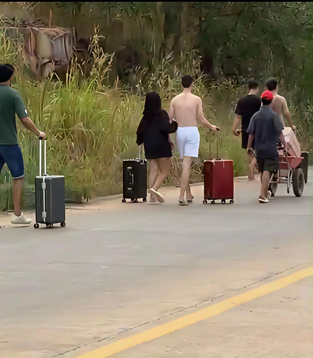 泰柬边境炮火连轰，电诈分子慌成丧家之犬！
 
泰柬边境这出大戏太解气，战火烧遍6