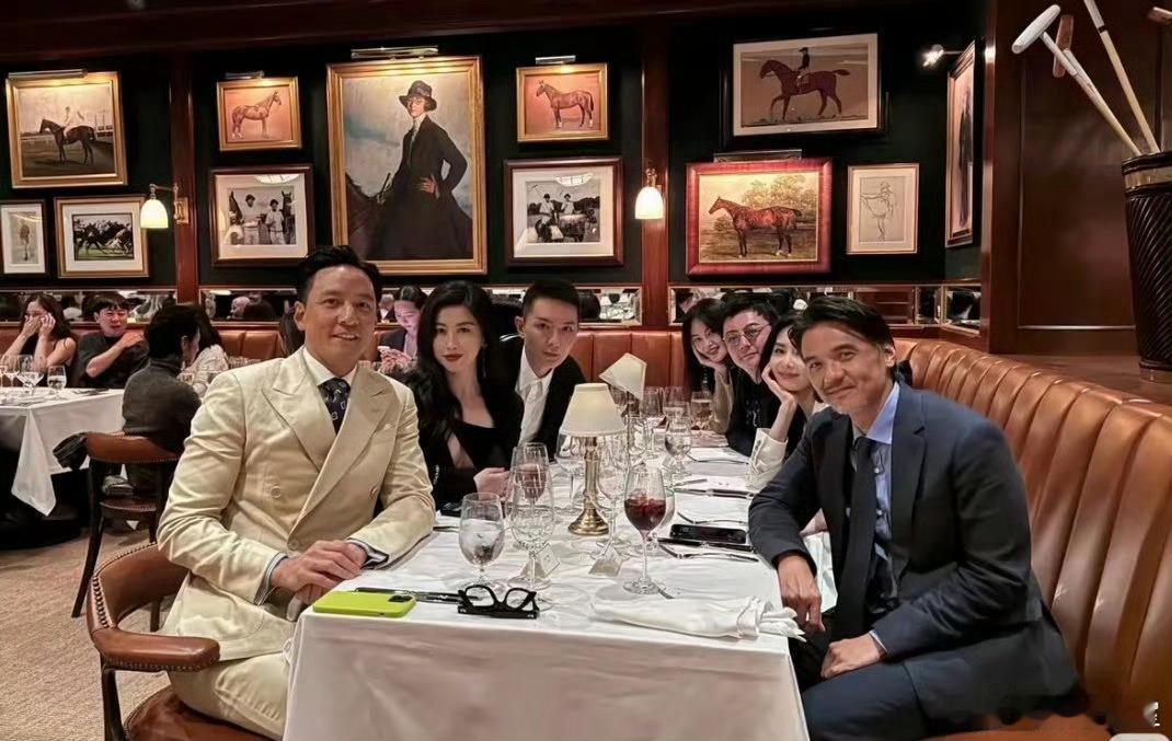 演员冯德伦 吴彦祖 刘诗诗 朱珠聚餐还有刘冲VOGUE主编 魏盛伟嘉人主编 魏胖