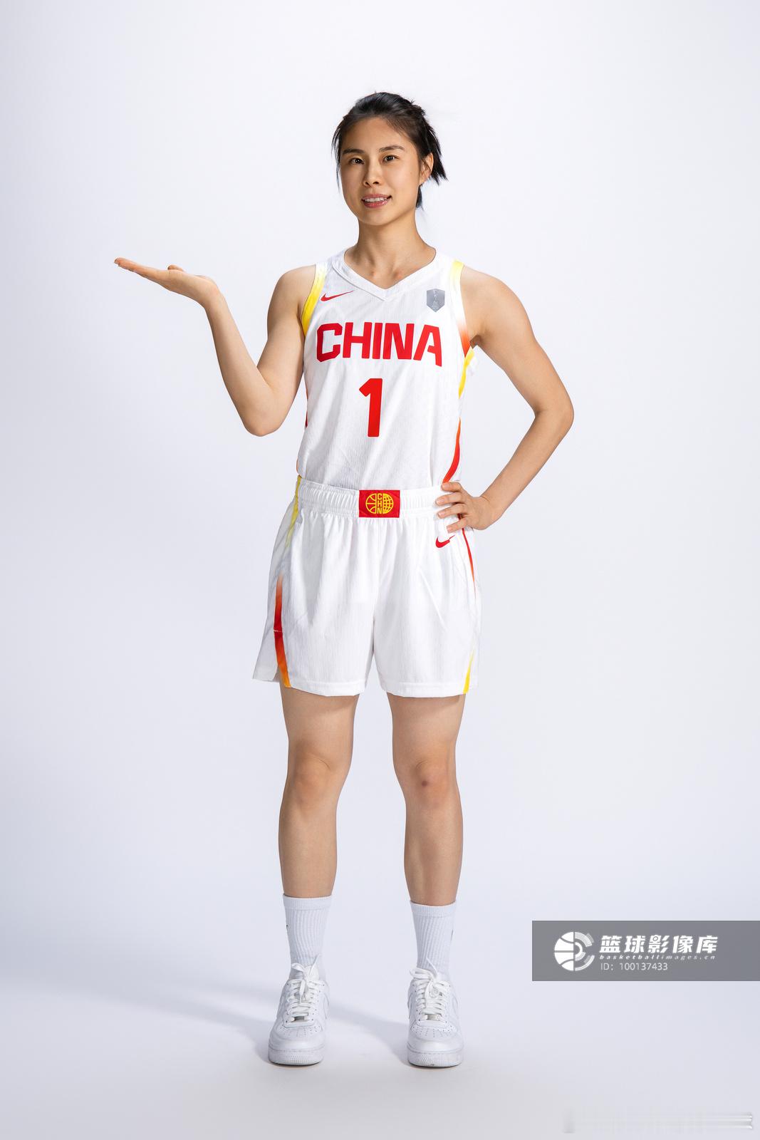 中国女篮主力后卫王思雨下赛季加盟澳女篮南区飞人队 剑指WNBA据权威消息确认，中