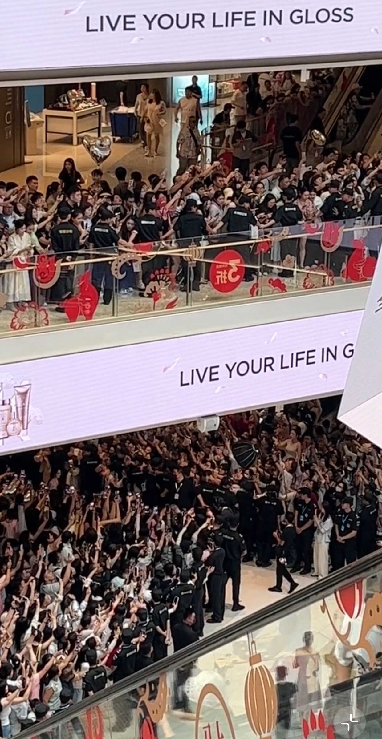 杨幂这个活动人气 不知道的以为攻打三亚呢（bushi） 