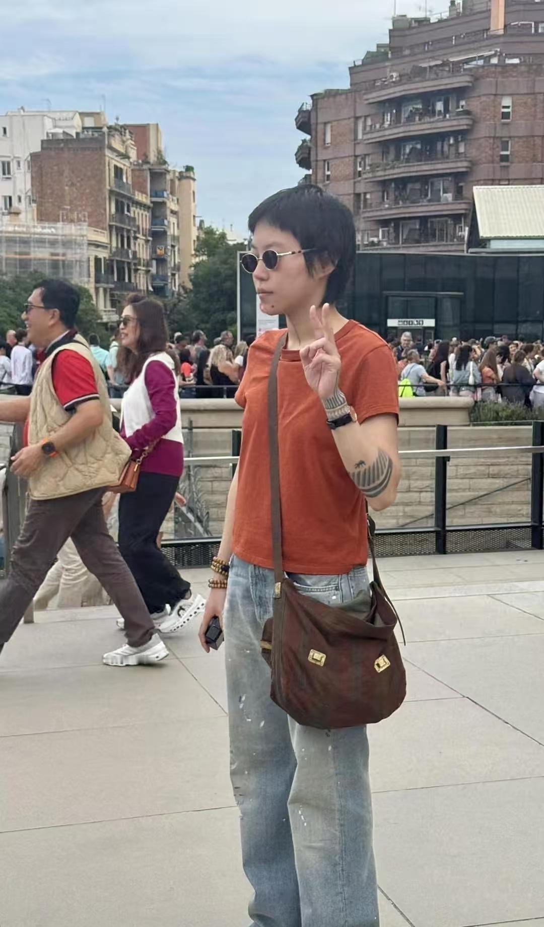 基因的骗局？
窦靖童用28岁的“王菲影子”狠狠打了内娱的脸！
她顶着寸头、挂着五