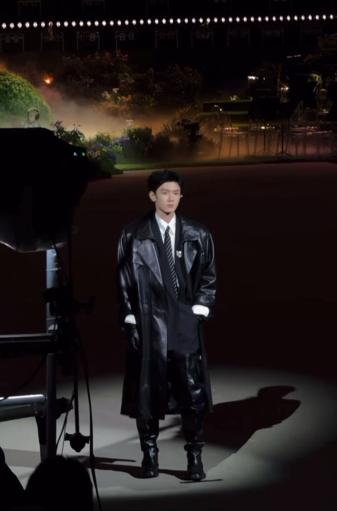 VOGUE工作人员在现场介绍陈哲远是四大神颜之首，被收音收进去了，来自时尚圈的权