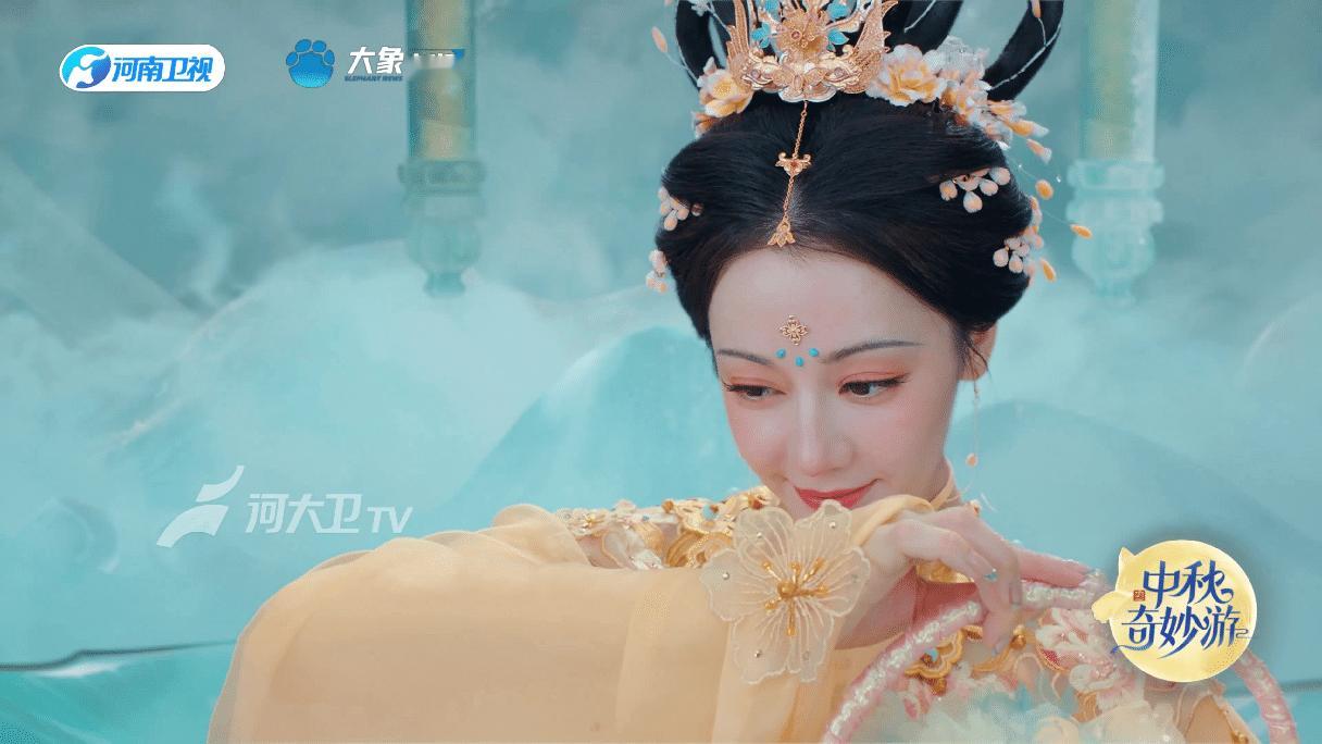 迪丽热巴中秋嫦娥造型来啦~[拜托] ​​​