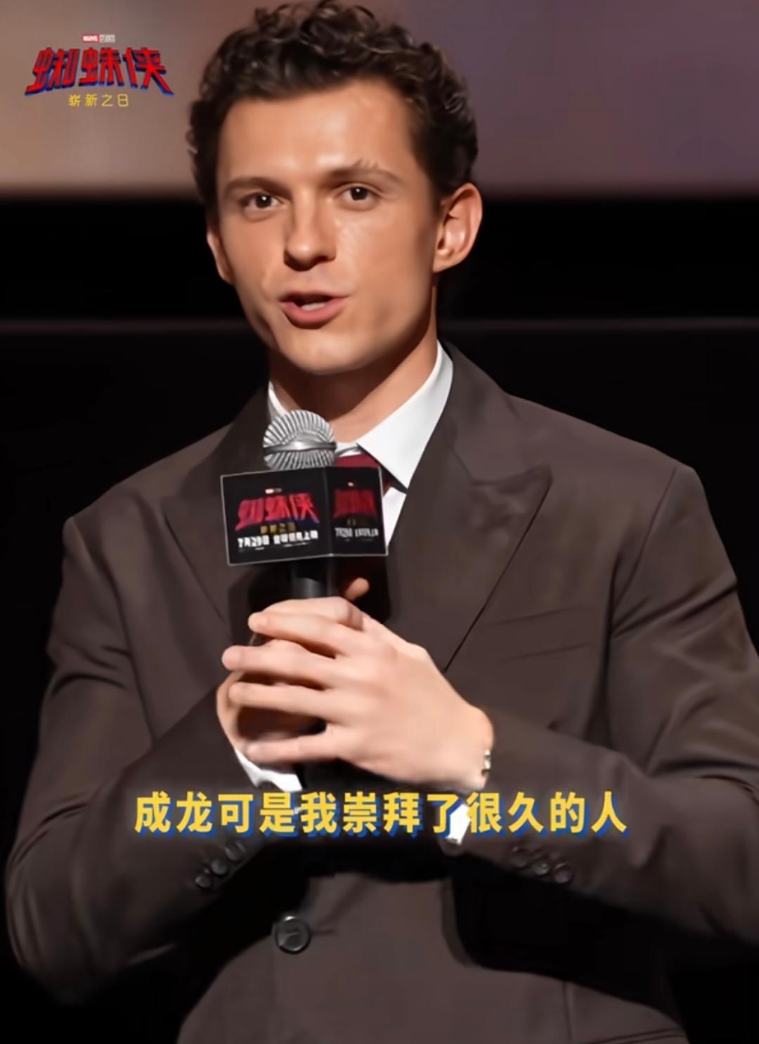 超级英雄的偶像也是成龙。成龙在好莱坞的影响力，真的太强大了。
在上海开幕式上，荷