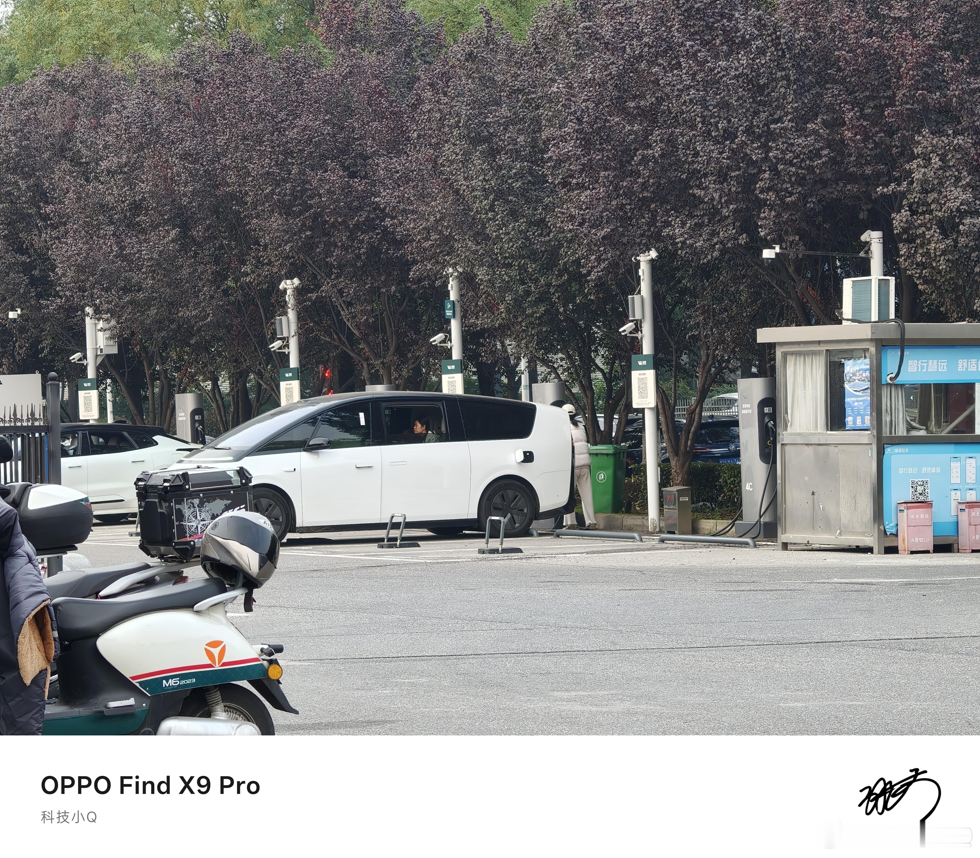 一直充电都在理想充电桩最近看到MEGA在充电车上的朋友说:我们换特来电吧舆论的向