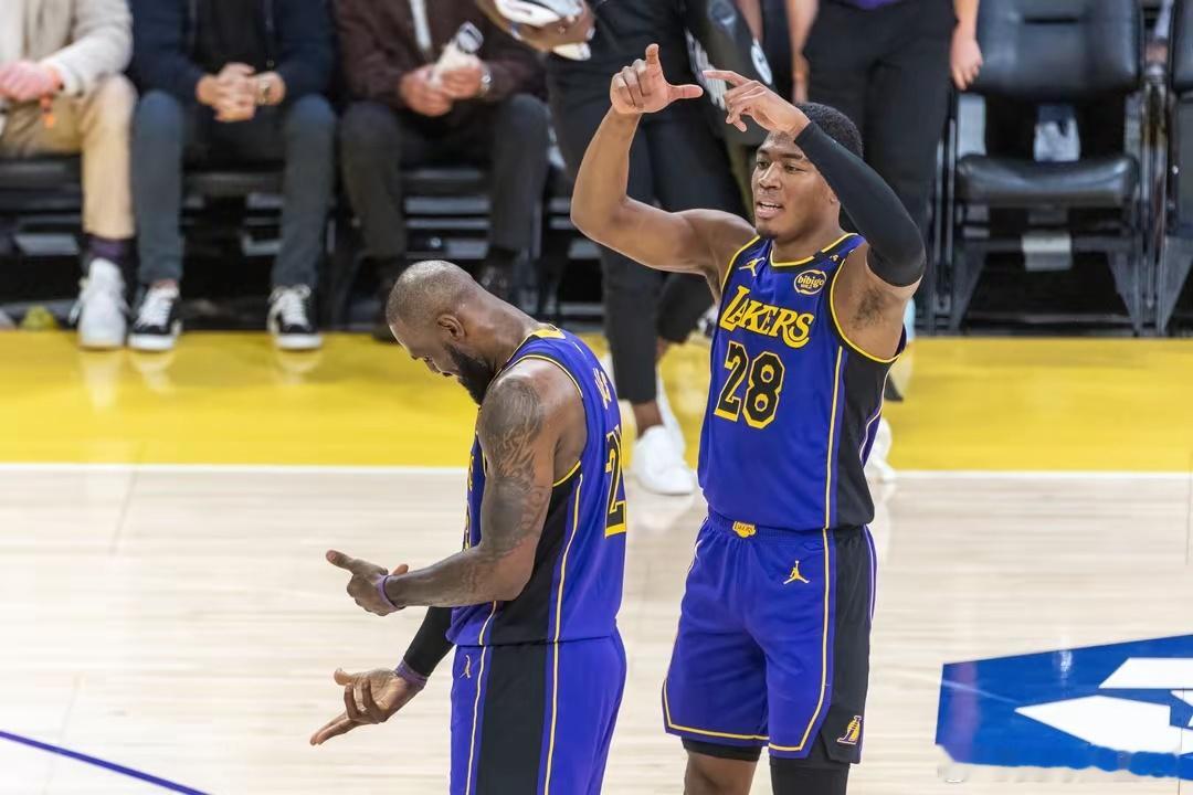 八村生涯第一次绝杀，热度被老詹得分纪录终结完全盖过了……他上场赛后刚说过湖人要多