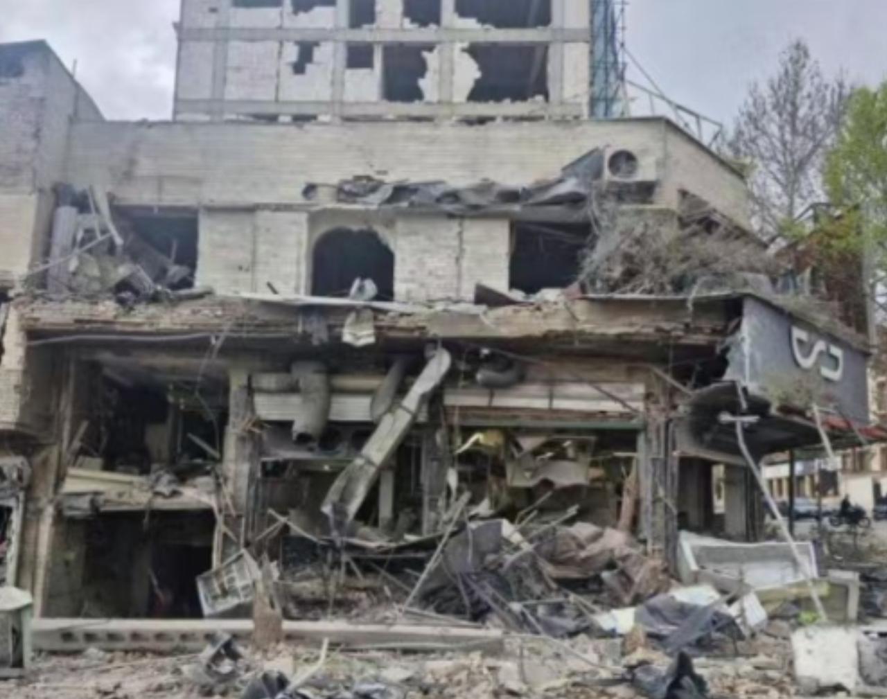 以色列轰炸了德黑兰的拉米兹咖啡馆，这座咖啡馆是伊朗反对派人士（卖国贼）和叛徒的聚