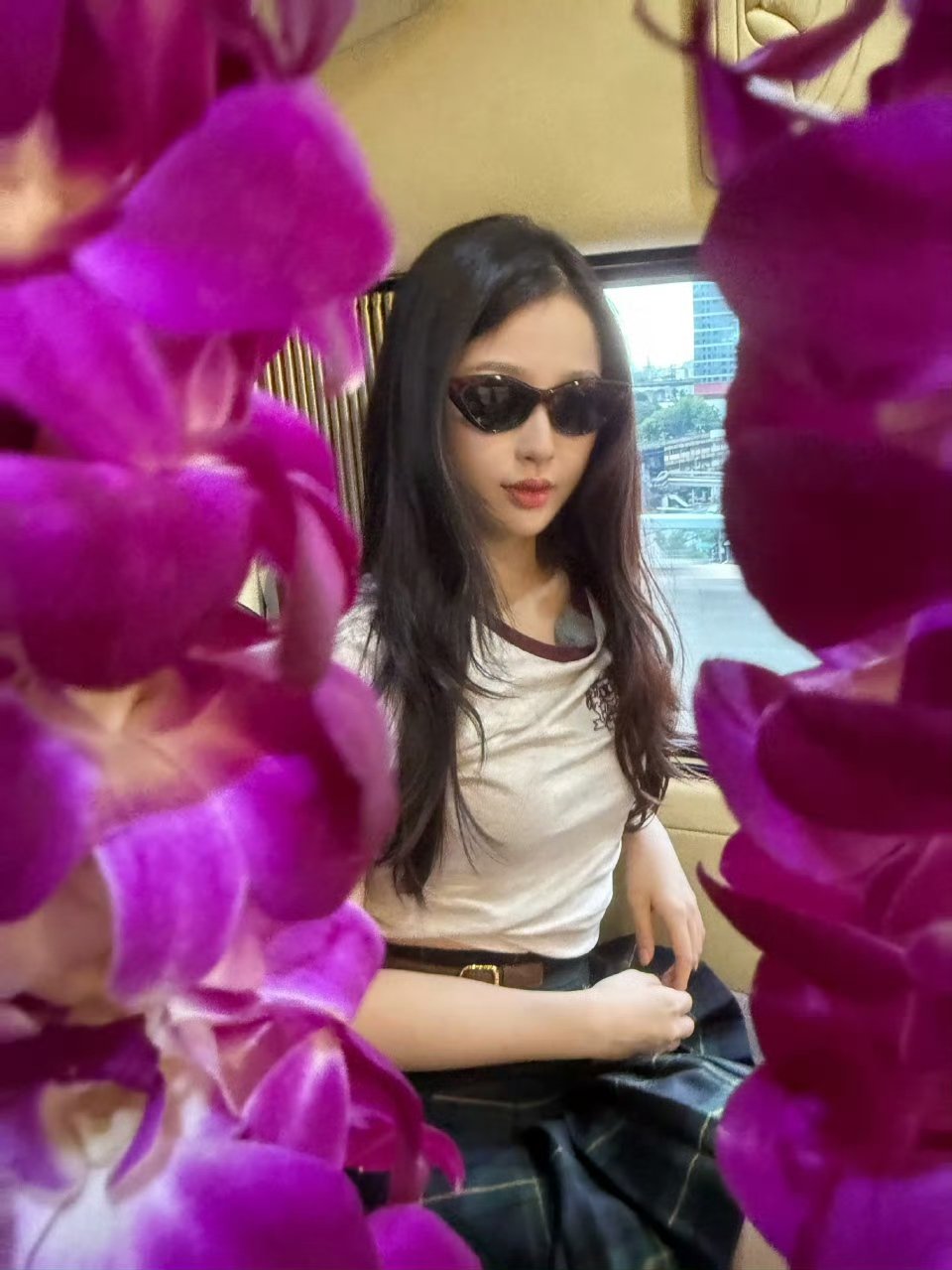 虞书欣问中间的摄影师是哪位 虞书欣中间的摄影师是哪位 虞书欣中间的摄影师你出来一