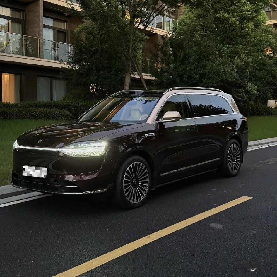 问界M9，50万买它到底值不值？

朋友问我，快50万的问界M9到底值不值？我甩
